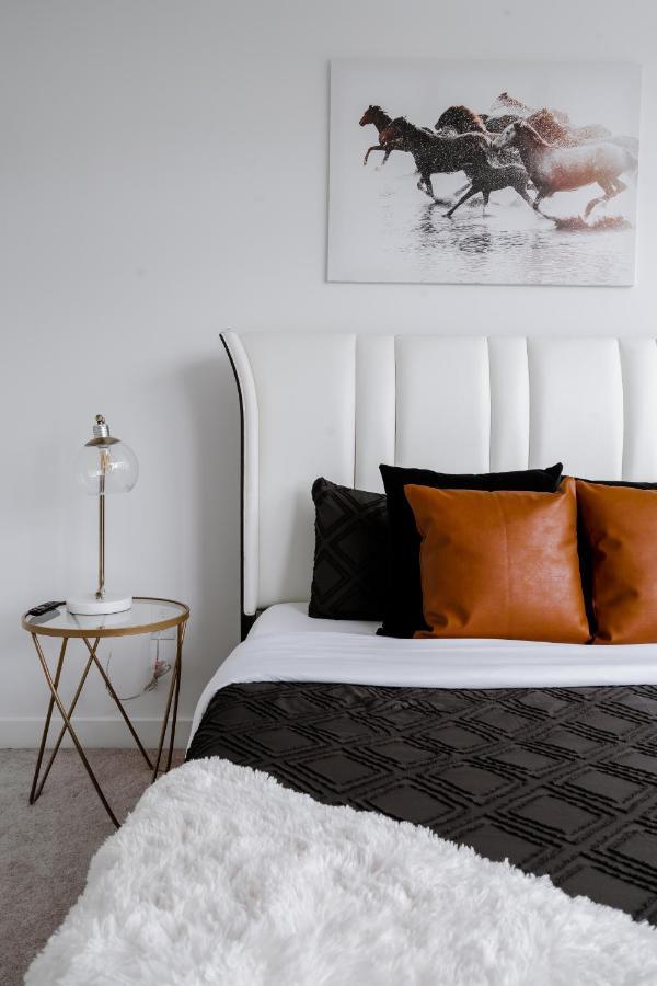 The Perfect Getaway Apartment Toronto Exterior photo